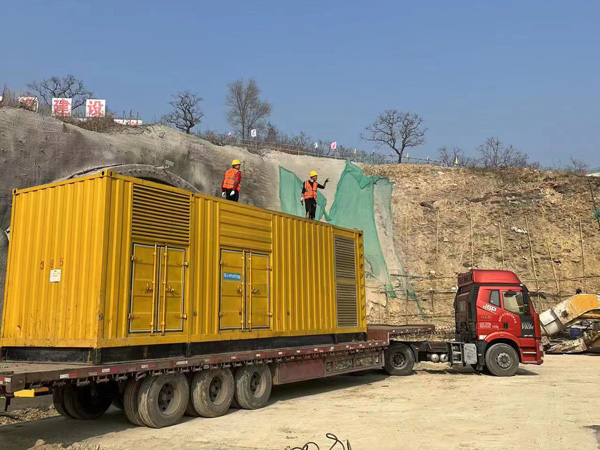 鹤山发电机租赁如何根据测试结果判断机油泵的工作状态是否正常？