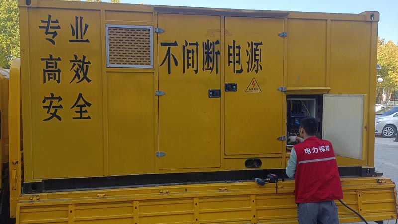 鹤山柴油发电机组和UPS电源配合使用时，如何避免切换过程中的电力中断？